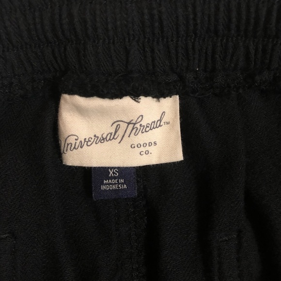 Universal Threads Black Fabric Shorts - Picture 3 of 3